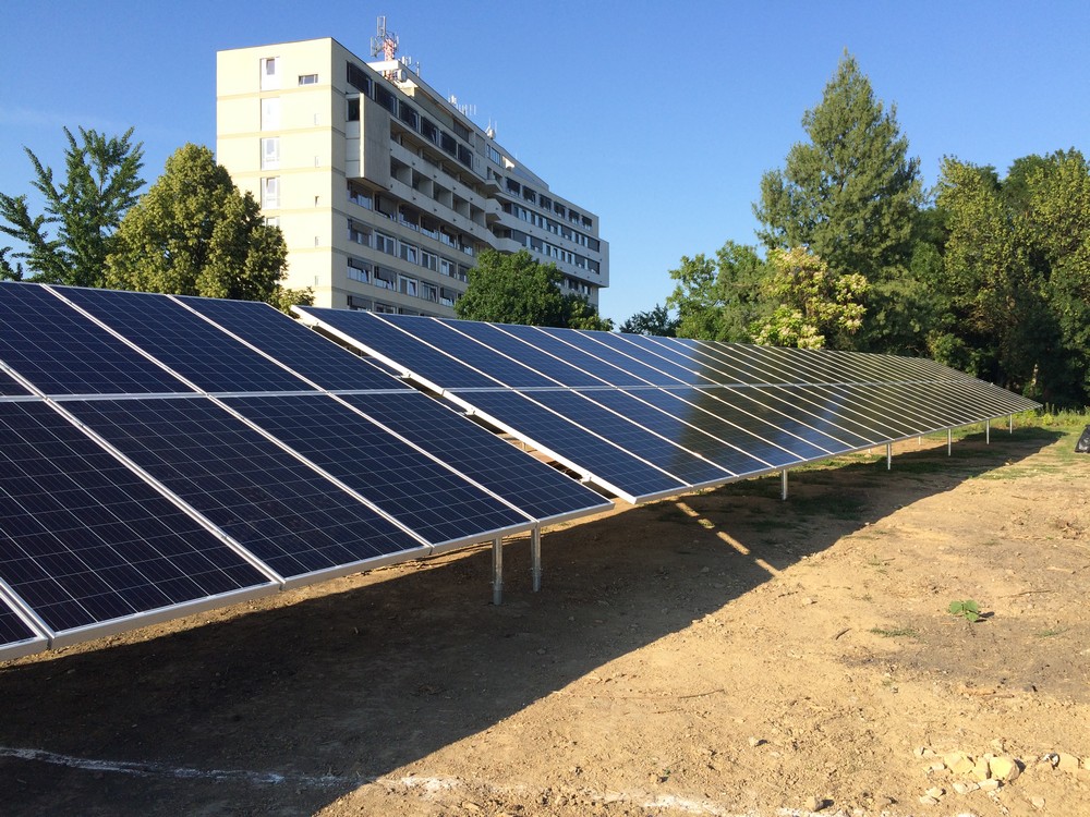 napelem park telepítése a kórház részére